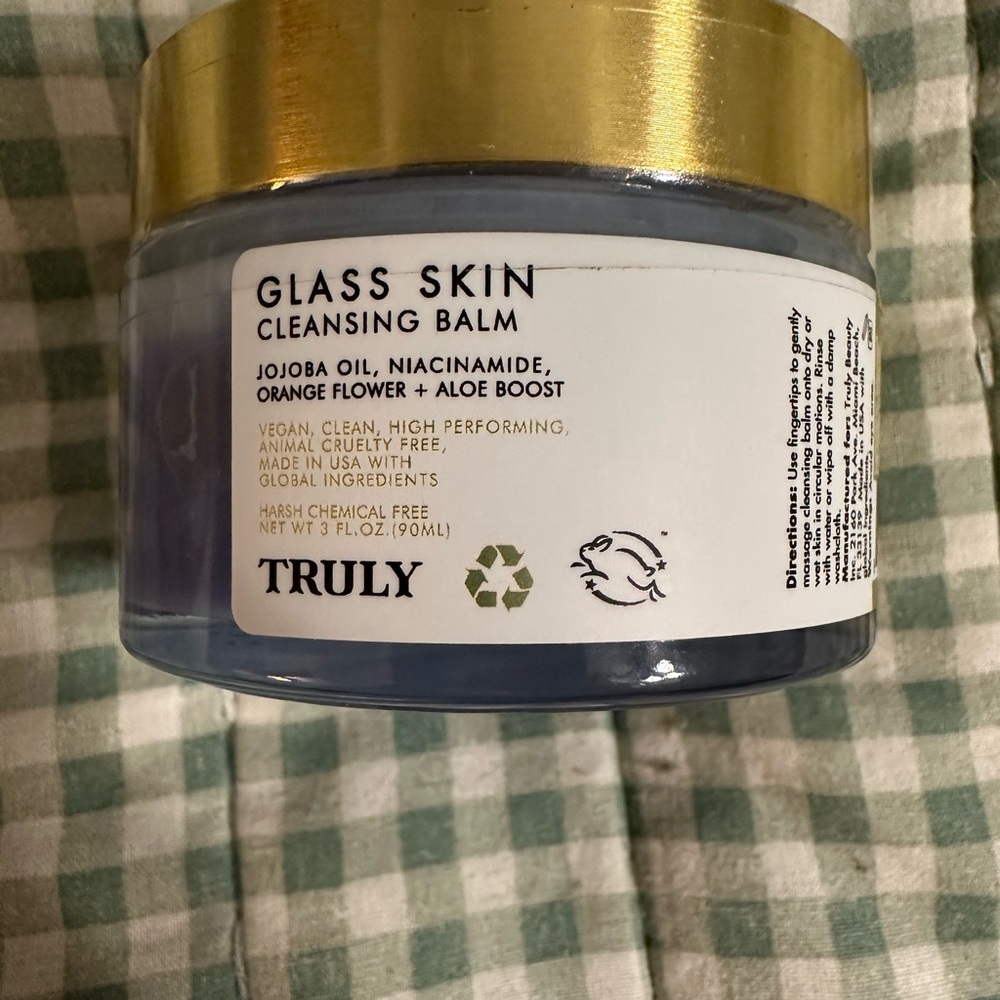TRULY Gold and White Cleanser & Exfoliant